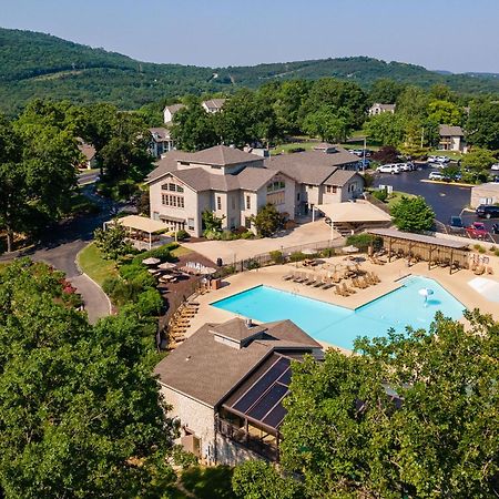 Elegant Lakeside Retreat In Branson Bagian luar foto