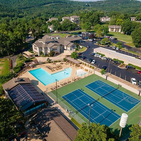 Elegant Lakeside Retreat In Branson Bagian luar foto