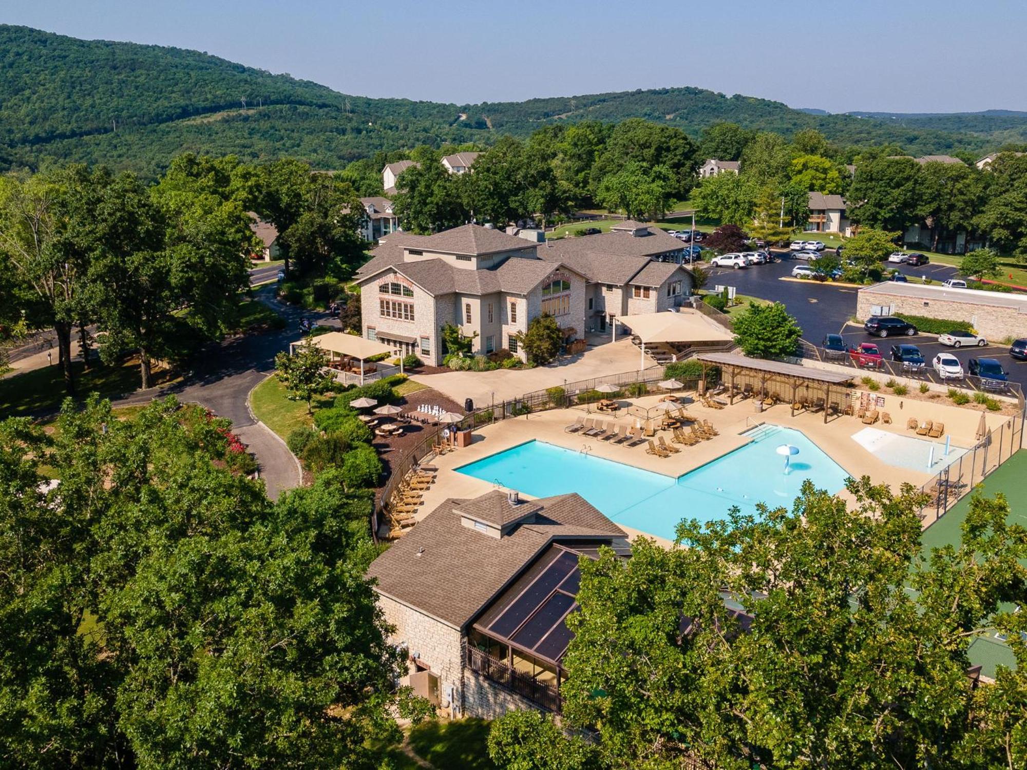 Elegant Lakeside Retreat In Branson Bagian luar foto